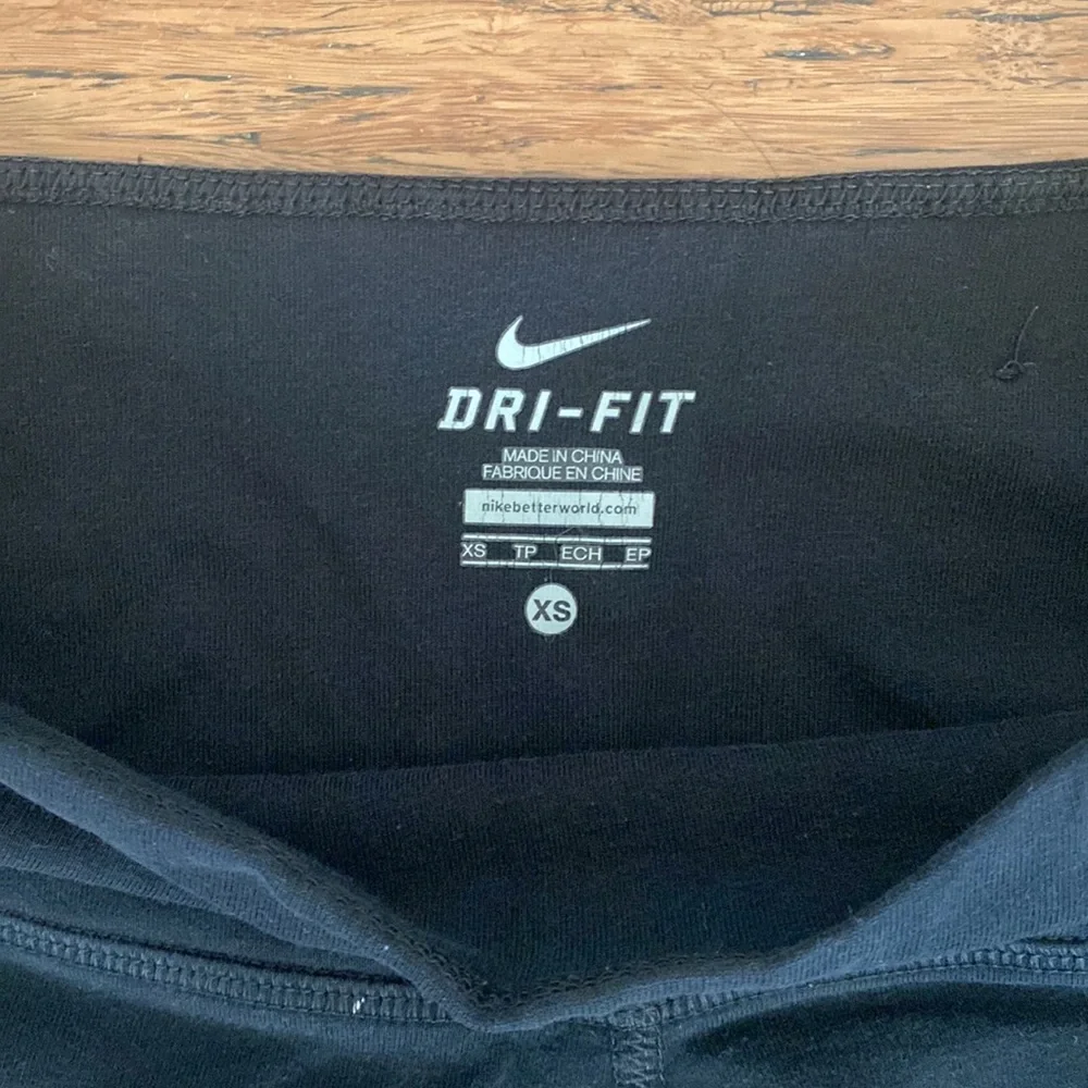 Nike black yoga pants - Picture 2 of 3